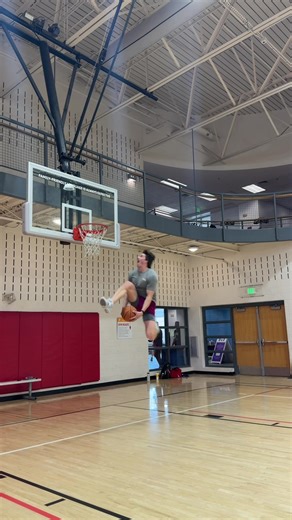 Master the Reverse Eastbay Dunk: Tips and Techniques