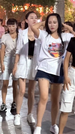 #remix #music #80smusic #automobile #dance #bestshuffle #trending #chinesedancer #happy #dancer