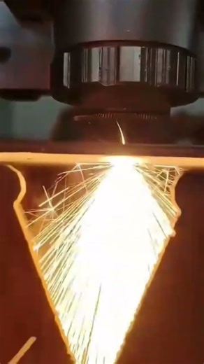 industrial machine accurately cutting an extremely thick steel plate using plasma torch