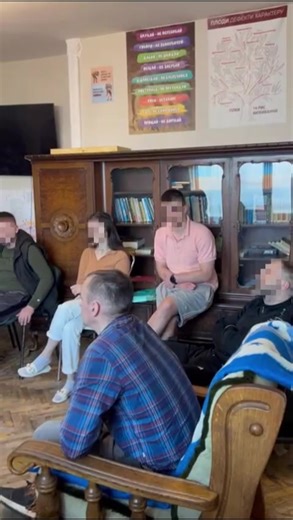 🌿 «План Дня» в реабілітаційному центрі: * Допомагає замінити хаос залежності на організований розпорядок. * Навчає брати відповідальність за свій час та дії. * Концентрує увагу на