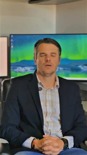 Iliê Vidal on Instagram: "A Pirroloquinolina Quinona é uma substância reconhecida por suas propriedades antioxidantes e seu potencial em promover a saúde mitocondrial. Ela desempenha um papel crucial na proteção das células contra o estresse oxidativo e na estimulação da formação de novas mitocôndrias, as "usinas" energéticas das células. Além disso, estudos preliminares sugerem que a PQQ pode ter benefícios neuroprotetores, apoiando a função cognitiva e a saúde cardiovascular. Como funciona a P