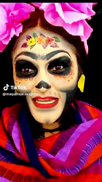 Maquillaje de Catrina estilo Frida Kahlo inspirado en la película Coco