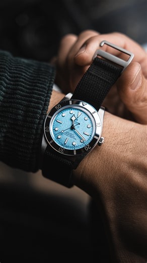 What do you think of this look? 🩵 The all new Hook Strap by @kollokium and @delugs just landed on my desk and I thought this would be a perfect opportunity to switch things up with the Blue Lagoon! With all its polished surfaces and pretty bracelet, this BB54 isn’t exactly the most tactical looking piece in Tudor’s tool watch lineup, but let’s see if we can change that! What do you think of this look? If you’re wondering, this new fabric is supremely comfortable and stretches to conform to my w