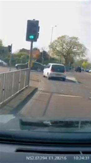 Car Driver Speeds Through a Red Traffic Light #DashCam #Driving