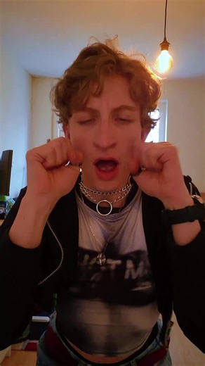 Been to a @XLOV event today and wanted to show off my fit😅🫶 Didn't learn the dance just danced from seeing it lol🙃 And happy aniversary❤️ #fyp #xlov #biip #dancer #kpop