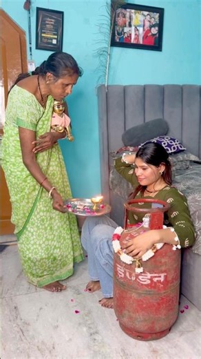 Did you get the cylinder?😢🤣| Aarti sahu | #ytshorts #trending #funny #cylinder #youtubeshorts