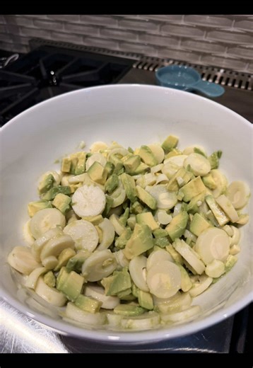 🥑 Hearts of Palm & Avocado Salad 🥑 This is the salad I make when I want something fresh, fancy, and took basically zero effort 👀 It’s so good you’ll keep going back for “just one more bite.” ✨ Ingredients: * 2 jars hearts of palm, drained sliced into rounds * 3 ripe avocados, diced * Juice of 1½ lemons * Zest of 1 lemon * Salt, to taste ✨ Directions: Add everything to a bowl and gently toss, keeping the avocado nice and chunky. Gently toss, taste and adjust salt and lemon depending on how cit