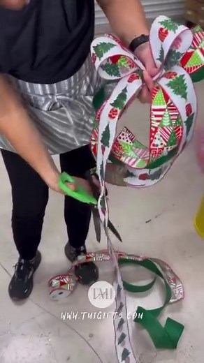 1.6M views · 10K reactions | Let’s make the most simple bow to use in...