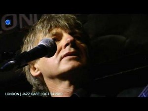 NEIL FINN & JOHNNY MARR 24/10/2010 THERE IS A LIGHT THAT NEVER GOES OUT Jazz Cafe London