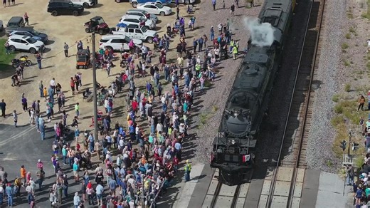 Big Boy Locomotive stops in Grand Mound