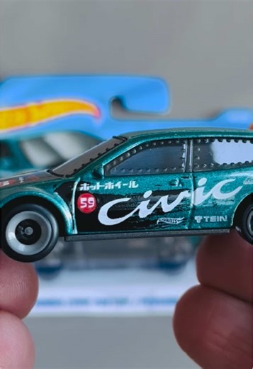The Hot Wheels Honda Civic Custom captures that golden era of UK street builds — lowered stance, loud attitude, and pure VTEC dreams. It’s giving Fast & Furious vibes before neon underglow went mainstream. For JDM collectors, this one hits the nostalgia button hard — clean lines, tuner culture energy, and that unmistakable ’90s Civic silhouette. Whether you grew up watching modified hatchbacks cruise through Manchester or you just love a proper import icon, this casting belongs in the display ca