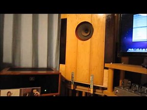 自作の拡散柱状体に平面バッフルのスピーカーをくっつけました。