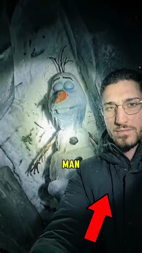 What Happened When He Looked at Elsa? 😱❄️