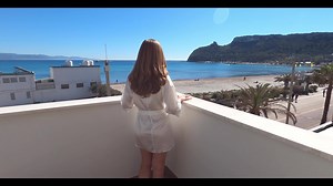 Sei pronto a tuffarti in un mare di emozioni? Cagliari si risveglia dal suo letargo, in cui si era rifugiata per proteggere se stessa e i suoi abitanti. La città fa sfoggio dei suoi tesori più belli: i musei, i centri d'arte e i siti culturali riaprono gradualmente al pubblico mentre le aree verdi e le spiagge sono baciate da un caldo sole. Cagliari è la città dai mille volti: tra terra e mare, tra arte e paesaggio, ti sorprenderà a ogni tuo passo. E ora aspetta solo te. #VisitCagliari | Cagliar