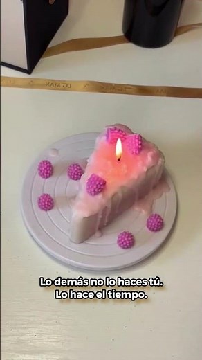 Learn to make handmade candles from home #HandmadeCandles #DIY