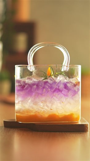 Smashed Mango Lemonade Sprite Soda ⬇️ Ingredients: 1/2 of lemon, quartered and seeded 30g ripe mangoes Ice 1 can of sprite 30ml blue ternate tea #smashed #mango #lemon #sprite #soda #lemonade #mangolemonade #bluepea #butterflypea #fruitsoda #fruit #citrus #drinkoftheday #homecafe #drinkrecipes #asmr #drink | Arkaik PH