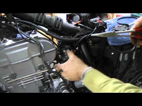 Carburetor Removal/Install on a KLR 650 by klr650.net's Wymanwinn