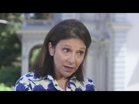 Brief History of Tiffany Lamps | EF: Bonus Footage | ANTIQUES ROADSHOW | PBS