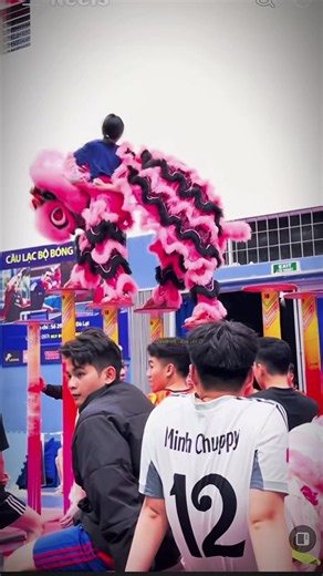 Uyên đang tập mà quên bài . Tùng kiểu 🤦 : Sao muốn táng nó quá đi 😌. #CapCut #touyen #lansurong #voanhtung#vowpcut