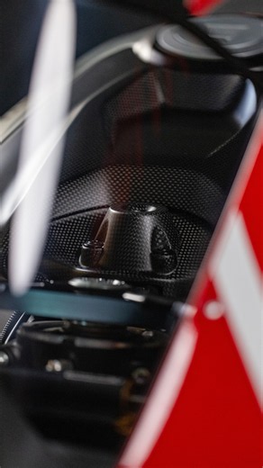 Carbon Cockpit Upgrade | Ducati Panigale V4 R Tank & Ignition Cover