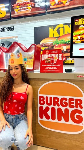 Seu “invi” que lute 😂🍔 Mas o meu real é Burger King! 👀🔥 Entre os dias 14/09 e 15/07 vai rolar oferta babadeira: pagando com Google Pay, 2 Whopper com 10$ off saem por apenas R$ 23,90. 😮‍💨🍔 Anota aí para aproveitar! Oferta válida exclusivamente nos dias 14 e 15/09/2026, para compras realizadas na modalidade Clique & Retire do app Burger King®️ Brasil. Em compras de produtos ou combos participantes a partir de R$33,90, mediante pagamento com Google Pay, o consumidor receberá R$10 de descont