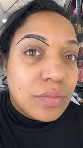 Leiha Grills on Instagram: "Iridescent Liner Glam ✨💎 ✨Products Used: • Foundation: Juvia’s Place I Am Magic Velvet Matte – 420 Havana • Concealer: MAC Studio 24 – NC43 • Setting Powder: One/Size Sweet Honey 🍯 + MAC Studio Fix (Under Eyes: NC42) • Brow Shaping Concealer: MAC Studio Finish – NC30/35 • Brows: DiorShow On Stage Waterproof Liner • Eyes: Beads + rhinestones, pastel graphic liner, bundle set 💫 💋Lip Combo: • Lip Liner: MAC Magenta • Lip Gloss: Juvia’s Place Pink Drink 💕✨"