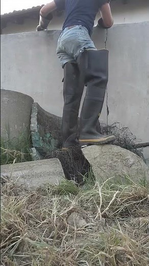 Black Waders Trento boots stomp