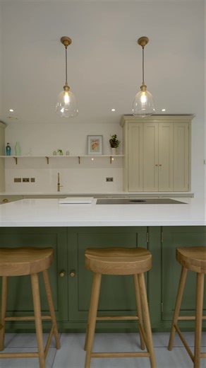 Soft greens, warm brass, natural light… and Itastone Gold Mist Quartz tying it all together beautifully 🤍✨ This kitchen style is ideal if you’re drawn to calm, timeless interiors with a modern country feel. Gold Mist works especially well with: Sage, olive and heritage green cabinetry 🌿 Creams, beiges and soft neutrals Brass or antique gold taps and handles Shaker or in-frame kitchen designs The subtle veining in Gold Mist adds just enough character without overpowering the space, which is ide