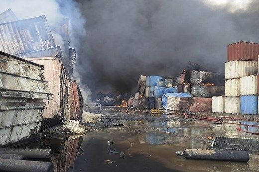 A massive explosion at an Iranian port possibly linked to missile fuel kills 25, injures some 800