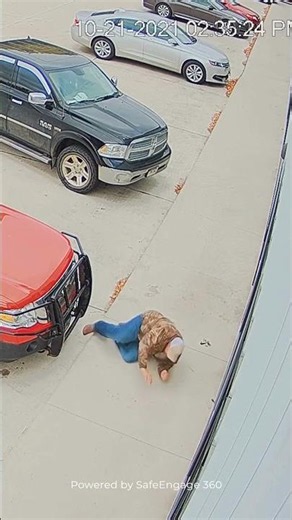 Daily Safety Fails🤯This is WHY You Must Watch Your Step – Even During Simple Tasks😳 #Safetyfails