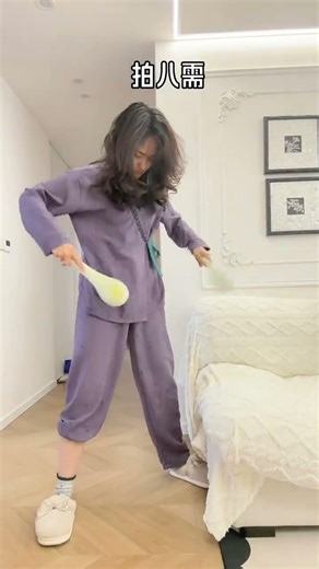 It s snowing ... Could you recommend a good window cleaning tool to the ladies#Get a good