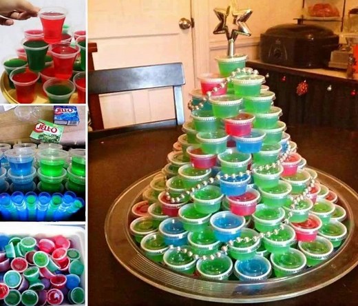 Jello Shot Christmas Tree!!! 🎄⛄🎄 PLUS over 70 Jello Shot Recipes you are sure to love!! Get them all now: http://myincrediblerecipes.com/jello-shot-christmas-tree/ | Recipes From Heaven