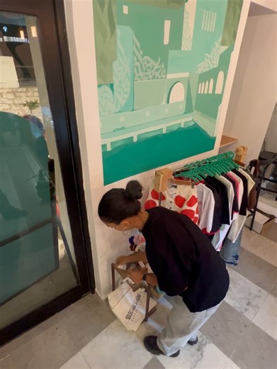 SELECTIVE STUDIO | concept store | on Instagram: "On vous annonce officiellement notre p’tit coin Selective Studio chez Vero Café @cafe_ver0 💚 On se rapproche de vous, petit à petit — avec une sélection d’artistes, d’artisans, de créateurs et de brands pensée pour vous conquérir vous, votre petit cœur et votre porte-feuille 👀🫶🏻 Une sélection qui change chaque semaine, pour vous offrir la meilleure expérience Selective Studio, même loin du store. You are welcome, always. 🖤 📍 Vero Café — La 