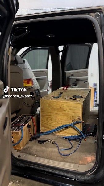 star light falling apart, trim cracking, bolts backing out. I love it #coolkitten #slidegud🛝 #fyp #fyp #ds18