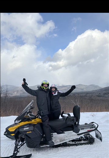 Snowmobiling up in the NH white mountains >>
