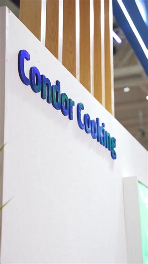 عودة بالفيديو إلى أجواء جناح كوندور في معرض الإنتاج الجزائري.🇩🇿 منتجات جديدة تُعرض حصريا و لأول مرة في المعرض، تخفيضات و مسابقات، و عروض طبخ مباشرة في إنتظاركم، فلا تفوتوا الفرصة. مرحبا بكم !❤️ Retour en vidéo sur l’ambiance du stand Condor à la Foire de la Production Algérienne. 🇩🇿 De nouveaux produits présentés en exclusivité et pour la première fois au salon, des promotions, des concours et des shows de cuisine en direct vous attendent. Ne manquez pas l’occasion ! Bienvenue à vous ! ❤️ #F