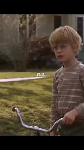Tvlatino_jm on Instagram: "🍿🎬 Mi primer beso 1991 ‧ Infantil/Romance ‧ 1h 42m. Descripción general Una niña hipocondríaca de 11 años experimenta una gran confusión emocional cuando, luego de enviudar, su padre se enamora de una mujer. . . . . . #peliculas #movies #cine #series #film #comedia #familia #Recomendadosxchris #Cine #Películas #Cinefilos #Cineastas #EstrenosDeCine #CineIndependiente #CineArte #CineClásico #CineModerno #AmorPorElCine"