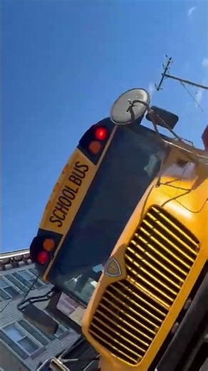 Getting off B & K Dalrymple # 43 2006 IC CE 300 DT466E engine