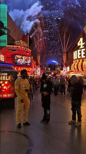 Road trip aux USA : 🎰 Bienvenue à Fremont Street : le cœur historique et festif de Las Vegas ! ✨