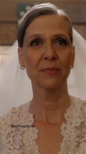 Momento Nostalgia: O Casamento da Trudy e do Mouch! 🥂🚒 ​Muitas vezes o mundo de One Chicago é cercado de perigo, mas o episódio 4x18 de Chicago Fire nos deu um dos momentos mais doces da franquia. Ver a Platt deixando a postura de Chicago P.D. de lado para se casar com o Mouch foi inesquecível. #onechicago #reels #chicagofire #chicagopd | One Chicago Brasil