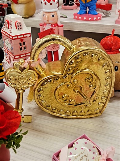 Valentine's Day heart lock and key decoration @TJ Maxx #heart #lock #lockandkey #valentinesday #valentine