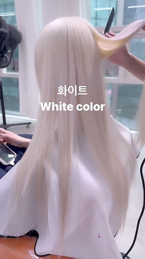 Platinum White Hair: Ideas and Styling Inspiration