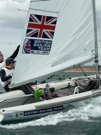 Are you still wondering if the 470 class is cool? 🤟🏻🚀 A few shots from Saturday’s Europeans medal series in Vilamoura 🎥🔥 #470Class #Sail470 #470sailing