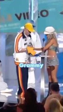 La disputa entre Eminem y Christina Aguilera en los Premios Grammy del año 2000.