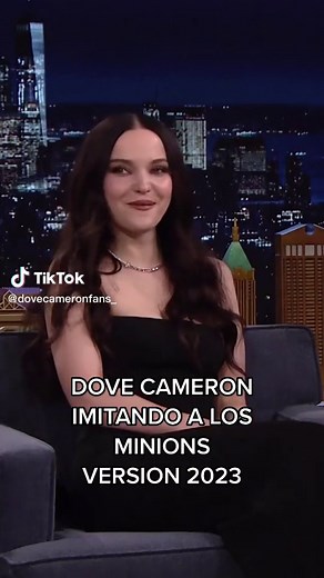 Dove Cameron Imitando a los Minions: Tradición y Risas