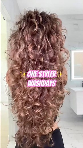 Hot take: more hair products doesn’t always mean better 👀 #wavycurly #curlcare #washdayroutine #wavy