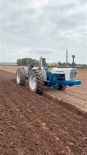2 tractors in 1 Doe Dual Drive ploughing