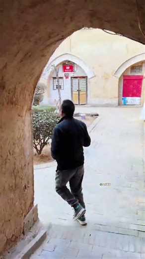 Tech Advances and Love: Youth's Marriage Journey