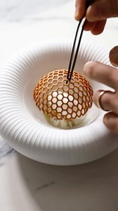 The perfect honey dome for your desserts. Let chef Andrea inspire you. Try it yourselves, the recipe is in the comments. By 👨🏻‍🍳 @andrea_mattasoglio 🎥 By @andrea_mattasoglio Do you like fine dining !!! Follow Me @dutchcuisine •••••••••••••••••••••••••••••• 📄If you are the license holder of this material, please contact me. 📷 All rights and credits reserved to the respective owner(s) Always wanted to see your dish on my Instagram account!! Now you can, check the link in my bio. ⬆️ #culinair