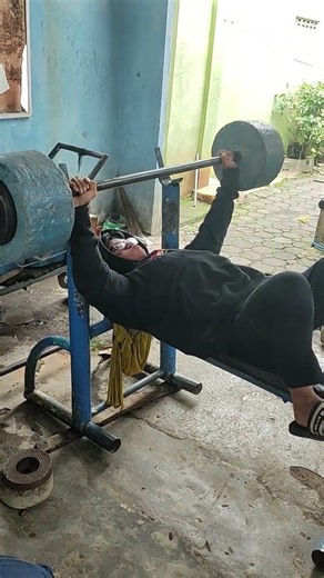 PERDANA‼️Mengangkat 55KG Seberat Badan, Men! #motivation #transformation #andyka #gymlife #ytshorts